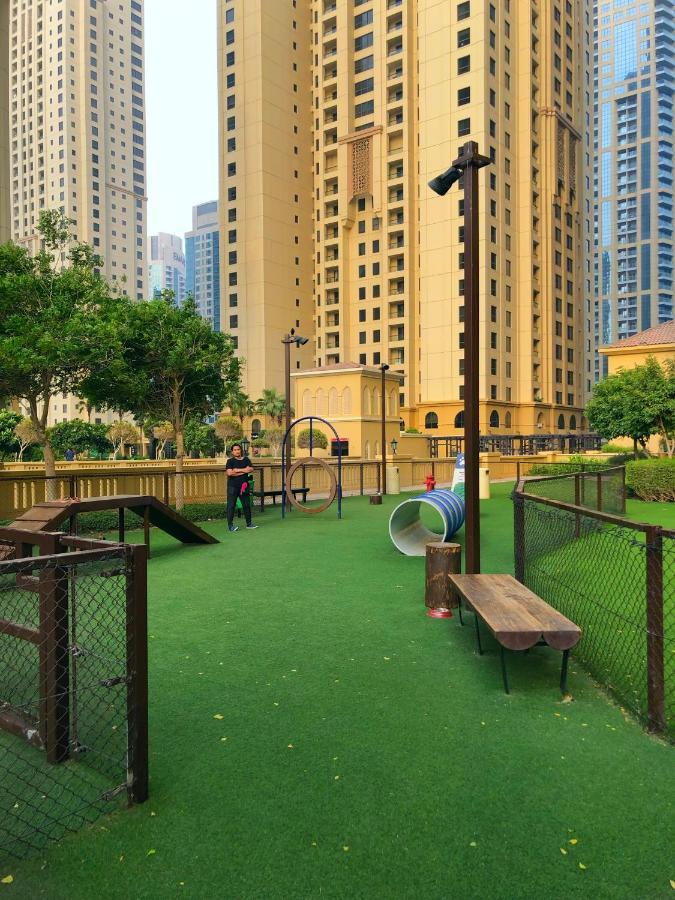 Dubai Eye Albergue Exterior foto